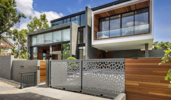 Customized Aluminium Fences And Gates Swing Rustproof Features