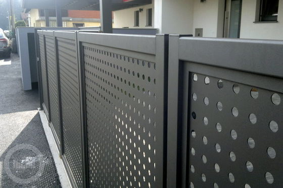 Outdoor Garden Aluminum Privacy Fence Noise Reduction Customized